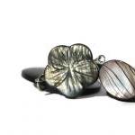 Black bracelet with magneti..