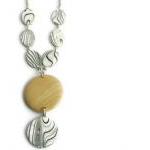 Chunky necklace in beige, b..