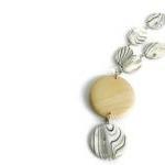 Chunky necklace in beige, b..