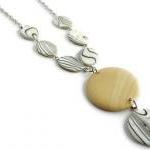 Chunky necklace in beige, b..