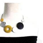 Chunky necklace in yellow, ..