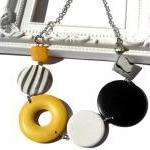 Chunky necklace in yellow, ..