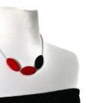 Chunky bead necklace. Black..