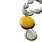 Chunky necklace in yellow, ..