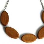 Chunky bead necklace. Light..