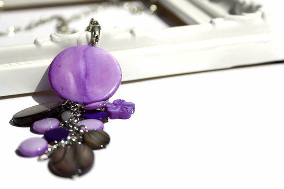 Fashion necklace with chunky pendant in purple and black lake shells beads: chic, simple and classy. Ready to ship.