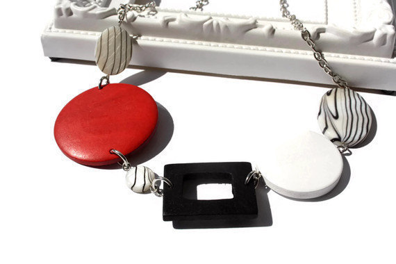 Chunky necklace in red, black and white lake shells and wood beads. Colorful necklace. Ready to ship