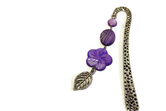 Beaded bookmark. Perfect gift for readers, teachers and any book lover. Purple shell beads. Ready to ship.