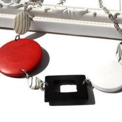 Chunky necklace in red, black and white lake shells and wood beads. Colorful necklace. Ready to ship