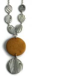 Chunky necklace in brown, black and white lake shells and wood beads. Perfect summer fashion necklace. Wood necklace.