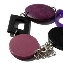 Chunky bracelet in grape purple and black with magnetic clasp. Bead bracelet. Ready to ship.